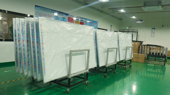 Bảng trắng tương tác cảm ứng đa điểm 82 inch treo tường thông minh hồng ngoại